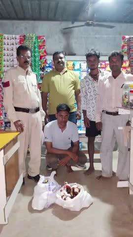 मंदिर हसौद थाना क्षेत्र से आबकारी विभाग की टीम ने 54 पाव देशी मसाला शराब के साथ एक आरोपी को किया गिरफ्तार