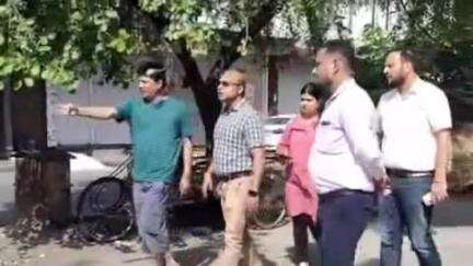 लाडपुरा: नगर निगम का अतिक्रमण के खिलाफ अभियान, शॉपिंग सेंटर में दुकानों के काटे चालान