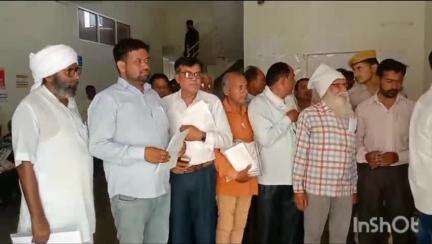 चूरू: गंदे पानी की समस्या को लेकर गांव राणासर के ग्रामीणों ने जिला कलक्टर को दिया ज्ञापन