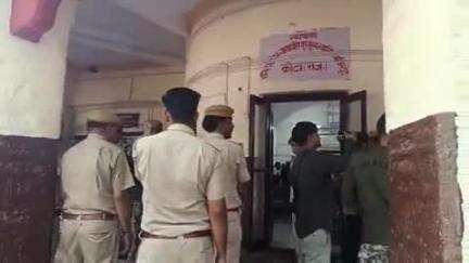 लाडपुरा: कैथूनीपोल में मंदिर के पुजारी को धमकी देने के मामले में रिमांड पर चल रहे गैंगस्टर शिवराज को पुलिस ने किया कोर्ट में पेश
