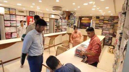 बीकानेर: अंडरग्राउंड में कमर्शियल गतिविधियों पर नगर निगम की कार्रवाई जारी, खजांची मार्केट में दिए गए नोटिस