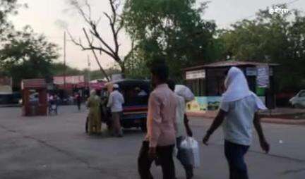 किरावली: गुलिस्तान पार्किंग में अवैध टेंपो का संचालन हो रहा है, तस्वीर हुई वायरल