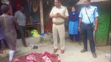 তপন: করদহ ঘোষপাড়ায় ঘর থেকে ১৭ বছরের কিশোরীর ঝুলন্ত মৃতদেহ উদ্ধারের ঘটনায় চাঞ্চল্য, তদন্তে পুলিশ