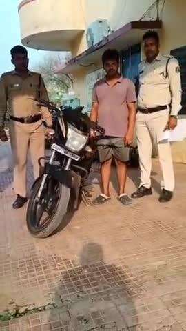 रायपुर पुलिस थाना माना क्षेत्र के अंतर्गत वाहन चोरी करने वाला आरोपी संजीत सिंह चौधरी गिरफ्तार* पूर्व में आबकारी एक्ट क
