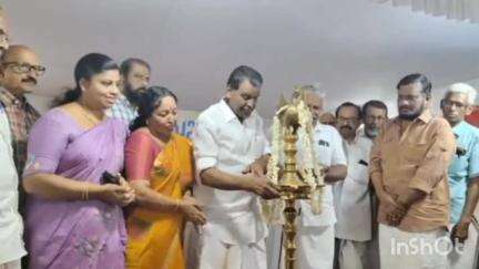 കോട്ടയം: ഗ്രന്ഥശാലകളെ പുസ്തകം ഉപയോഗിക്കുന്നവരുടെ കേന്ദ്രമാക്കണമെന്ന് തിരുവഞ്ചൂർ രാധാകൃഷ്ണൻ MLA ഇൻഡോർ സ്റ്റേഡിയത്തിൽ പറഞ്ഞു