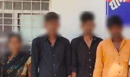 नौगढ़: थाना जोगिया उदयपुर पुलिस ने दहेज हत्या के आरोपी 4 वांछित अभियुक्तों को फजिहतवा नाला मोड़ से किया गिरफ्तार