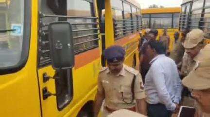 திருப்பூர் தெற்கு: பல வஞ்சிபாளையம் பகுதியில் போக்குவரத்து அலுவலர்கள் தனியார் பள்ளி வாகனங்களை ஆய்வு மேற்கொண்டனர்