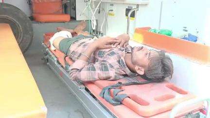ग्राम खेरिया मोड़ पर तेज रफ्तार अज्ञात वाहन ने बाइक में टक्कर मारी, दो युवक घायल, CHC में भर्ती