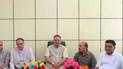 देहरादून: कैबिनेट मंत्री गणेश जोशी के हाथीबड़कला स्थित कैंप कार्यालय में कार्यक्रम का आयोजन
