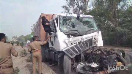 हसनगंज: भल्लाफार्म के पास डम्फर ने डीसीएम में पीछे मारी टक्कर, डीसीएम चालक की हुई मौत, दूसरा साथी युवक घायल