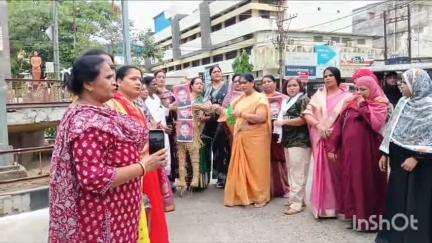 जबलपुर: महिला कांग्रेस ने सिविक सेंटर में मंत्री विजय शाह का पुतला फूंका, कार्रवाई की मांग की