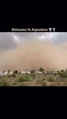 बीकानेर के खारा गांव में आंधी व तूफान से घरों की दीवारें टूटी और हुआ नुकसान व पेड़ो को भी नुकसान हुआ