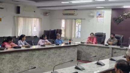 देवास नगर: अमृत संचय अभियान की टीम घर-घर पानी बचाने की मुहिम चलाएगी, जिला पंचायत कार्यालय में हुई बैठक