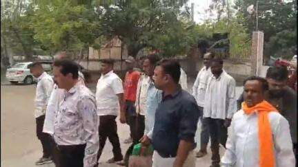 जळगाव: करमाड तांडा येथील वडिलोपार्जित जमीन बेकायदेशीरपणे स्मशानभूमीसाठी वर्ग!, ग्रामस्थांची जिल्हाधिकाऱ्यांकडे धाव