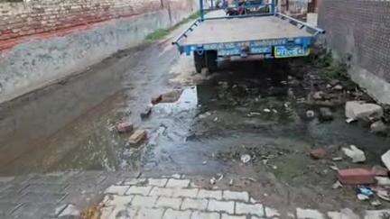रोहतक: वार्ड 22 गांव सुनारिया के लोग बरसाती पानी की निकासी को लेकर परेशान प्रशासन से लगाई गुहार #jansamasya