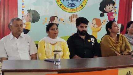 बहादुरगढ़: सीएसआईआर नेट जेआरएफ में पांचवी रैंक हासिल करने वाले अभिनव दलाल का बाल विकास स्कूल में अभिनंदन
