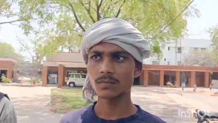 उरई: कालपी कोतवाली क्षेत्र के निवासी युवक ने कुछ लोगों पर निर्वस्त्र करके मारपीट करने का आरोप लगाते हुए एसपी से की शिकायत