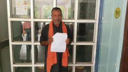 डिंडौरी: भाजी टोला गांव के सप्लायर ने कलेक्ट्रेट पहुंचकर लगाई पुलिया निर्माण में सप्लाई मैटेरियल की राशि दिलाने की मांग