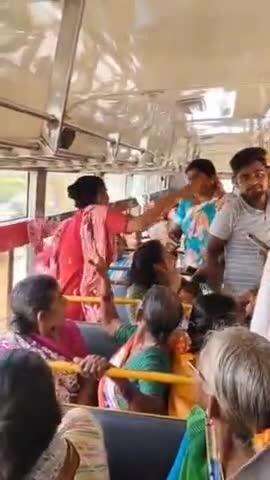మణుగూరు: మణుగూరు నుంచి భద్రాచలం వెళ్తున్న బస్సులో సీటు వివాదం ఇద్దరు మహిళల మధ్య ఘర్షణ