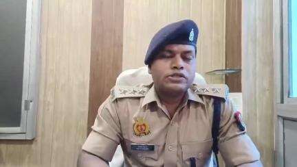 ललितपुर: सदर सीओ ने दी जानकारी, चोरी की मोटरसाइकिल सहित तीन अभियुक्तों को गिरफ्तार कर न्यायालय के समक्ष पेश किया, भेजा जेल