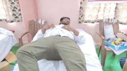 పిఠాపురం: తలిసేమియా వ్యాధి సోకిన చిన్నారుల కోసం ,రెడ్ క్రాస్ ఆధ్వర్యంలో రక్తదాన శిబిరంలొ ఉద్యోగులు పాల్గొన్నారు.