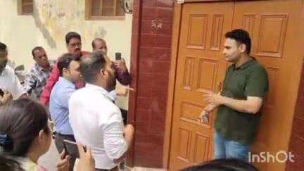 शिकारपुर: शिकारपुर तहसील के गांव तय्यबपुर में गेहूं की जमाखोरी का भंडाफोड़, प्रशासन ने 12 हजार बोरा गेहूं पकड़ा