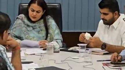 बाड़मेर: बाड़मेर जिला कलेक्टर परिसर स्थित अटल सेवा केंद्र में जिला स्तरीय जनसुनवाई का आयोजन, शिव विधायक रहे उपस्थित