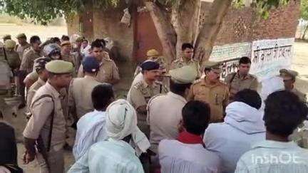 औरैया: दिबियापुर के पीताम्बरपुर गांव निवासी युवक की मौत का मामला, गांव में किया गया अंतिम संस्कार, तीन लोगों पर मुकदमा दर्ज