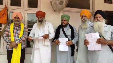 ਅੰਮ੍ਰਿਤਸਰ 2: ਅੰਮ੍ਰਿਤਸਰ ਪਿੰਡ ਕੋਟਲਾ ਡੂਮਦੇ ਇਲਾਕਾ ਵਾਸੀਆਂ ਨੇ ਗ੍ਰੰਥੀ ਸਿੰਘ ਦੇ ਖਿਲਾਫ ਅਕਾਲ ਤਖਤ ਸਾਹਿਬ ਤੇ ਦਿੱਤਾ ਮੰਗ ਪੱਤਰ