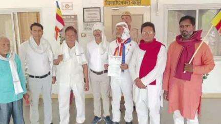 रॉबर्ट्सगंज: महाबोधि महाविहार मुक्ति आंदोलन के नेतृत्वकर्ता पूज्य भंते विनाचार्य को रिहा करने की मांग को लेकर डीएम को सौंपा ज्ञापन