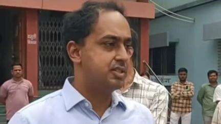 रावेर: सावदा नगर परिषदेत जिल्हाधिकारी आयुष प्रसाद यांनी दिली भेट, कामकाजाची केली पाहणी, समस्या घेतल्या जाणून.
