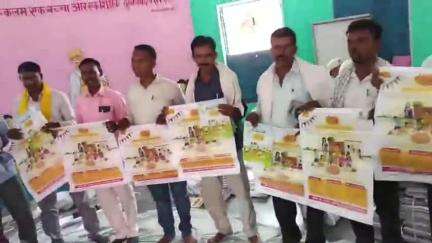 नोखा: नोखा प्रखंड मुख्यालय स्थित बीआरसी भवन में समर कैंप के लिए शिक्षा सेवकों को दिया गया प्रशिक्षण