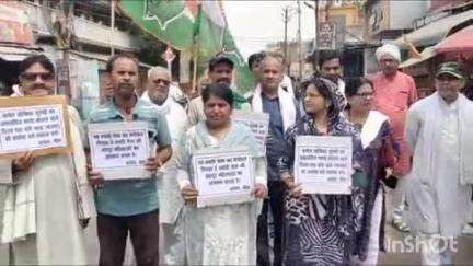 बांदा: कांग्रेसियों ने शहर में जुलूस निकालकर भाजपा मंत्री विजय शाह के इस्तीफे की मांग को लेकर किया विरोध प्रदर्शन