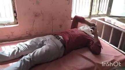 औरैया: दिबियापुर क्षेत्र के औरैया मार्ग पर बाइक फिसलने से दो लोग घायल, स्वास्थ्य केंद्र में कराया गया भर्ती