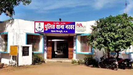 नरवर: नरवर थाना क्षेत्र के वरखाडी गांव में टमटम पलटने से 13 वर्षीय बालक की मौत