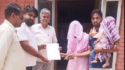 लोहारू: लोहारू में छोटे बच्चों के आधार कार्ड बनाने के लिए मशीन चालू करने की मांग को लेकर समस्या समाधान संगठन ने ज्ञापन सौंपा