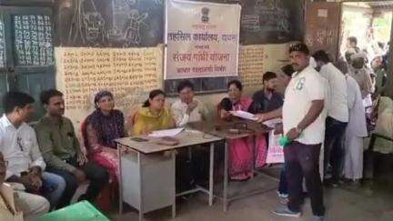 चोपडा: किनगाव येथे जिल्हा परिषद मराठी शाळेत संजय गांधी निराधार योजनेच्या लाभार्थींचे आधार व्हेरिफिकेशन शिबिर संपन्न