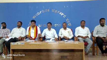 ಚಾಮರಾಜನಗರ: ಸಿಮ್ಸ್ ಸಿಎಒ ಡಾ.ನಂಜುಂಡೇಗೌಡ, ಡಾ.ಕಿರಣ್ ವರ್ಗಾವಣೆಗೆ ನಗರದಲ್ಲಿ ಭಾರತೀಯ ವಿದ್ಯಾರ್ಥಿ ಸಂಘದ ಜಿಲ್ಲಾ ಸಂಯೋಜಕ ಪರ್ವತ ರಾಜ್ ಆಗ್ರಹ