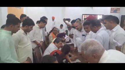 भाजपा जिला कार्यालय में प्रभारी मंत्री ने की जनसुनवाई