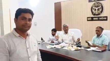 कसिया: कसया तहसील सभागार में ऊर्जा मंत्री के विशेष कार्याधिकारी ने की समीक्षा बैठक, 8 उपभोक्ताओं ने शिकायत दर्ज कराई