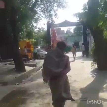 ऊंचाहार: इटौरा बुजुर्ग गाँव में चचेरी सास ने महिला को मारपीट कर किया घायल, पति ने महिला को कंधे पर लादकर कोतवाली पहुंचाया