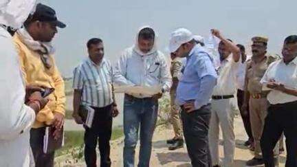 बलरामपुर: डीएम ने राप्ती नदी के बाएं तट पर कोडरी घाट के निकट कटान रोधी कार्य का किया निरीक्षण, दिए आवश्यक निर्देश
