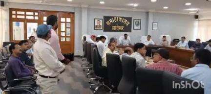 लातेहार: उपायुक्त ने समाहरणालय में आधारभूत संरचना की समीक्षा बैठक की, निर्देश दिए