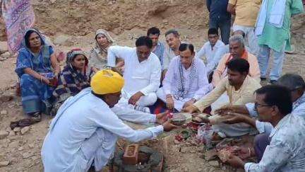 निवाई: नगर पालिका क्षेत्र के वार्ड नंबर 6 में पानी की टंकी का शिलान्यास विधायक रामसहाय वर्मा और नपा अध्यक्ष ने किया