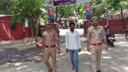 सगड़ी: कंधरापुर थाना की पुलिस टीम ने पहाड़पुर के पास स्थित पुलिया से अवैध असलहा व कारतूस के साथ एक अभियुक्त को गिरफ्तार किया