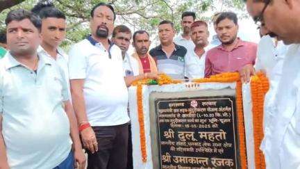 चंदनकियारी: गलगलटंड से आमडीहा तक सड़क सुदृढ़ीकरण कार्य का भूमि पूजन किया झामुमो विधायक उमाकांत रजक ने