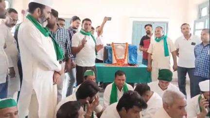 बिलारी: सरकारी गन्ना समिति में स्वर्गीय श्री महेंद्र सिंह टिकैत जी की 14वीं पुण्यतिथि मनाई गई
