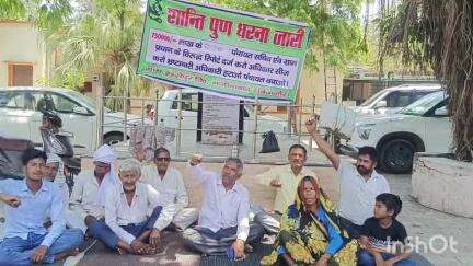 नजीबाबाद: ग्राम इस्सेपुर के ग्रामीणों ने ब्लॉक कार्यालय के बाहर धरना दिया, सचिव और प्रधान के खिलाफ कार्रवाई की मांग की