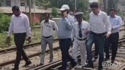 बिहटा: बिहटा रेलवे स्टेशन पर प्लेटफॉर्म, क्रॉसिंग और फुट ओवर ब्रिज का दानापुर मंडल रेल प्रबंधक ने किया निरीक्षण