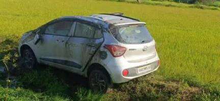 ಕೊಳ್ಳೇಗಾಲ: ಮದುವನಹಳ್ಳಿ ಬಳಿ ಕಾರು ಅಪಘಾತ;
ಪ್ರಯಾಣಿಕರು ಅಲ್ಪಅಂತರದಲ್ಲಿ ಪಾರು